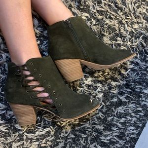 Lucky Brand Olive Green Side Lace-up Ankle Bootie!